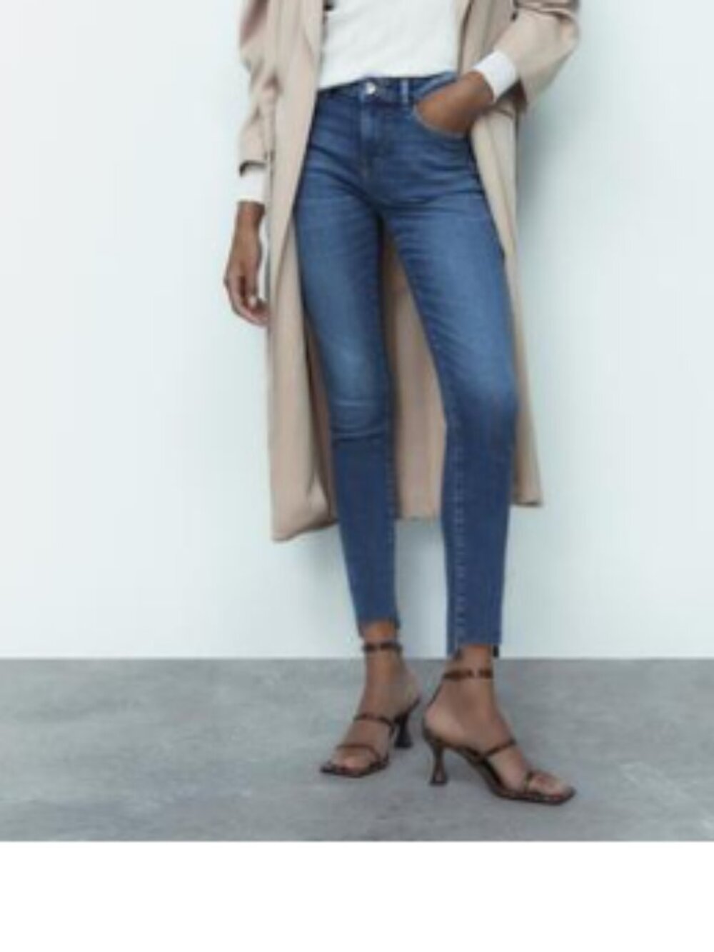 BNWT ZARA 1975 Basic Denim Distressed Ripped Jeans mid-rise skinny (02)